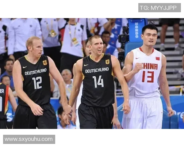 布拉切与易建联的对决谁能在篮球场上笑到最后解析两位球员的实力与风格 布拉切与易建联的对决谁能在篮球场上笑到最后解析两位球员的实力与风格