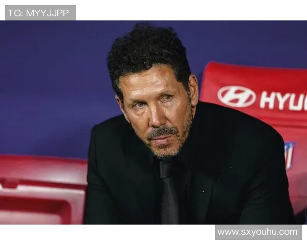 马德里竞技失利后,西蒙尼被困风衣之下:球迷谩骂与教练的无奈 马德里竞技失利后,西蒙尼被困风衣之下:球迷谩骂与教练的无奈